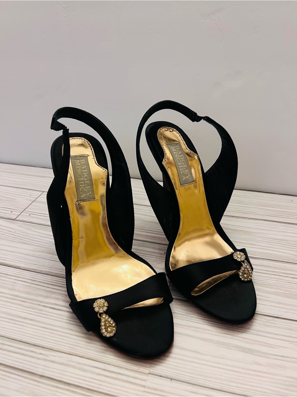 Badgley Mischka Black Satin black heels sz 6